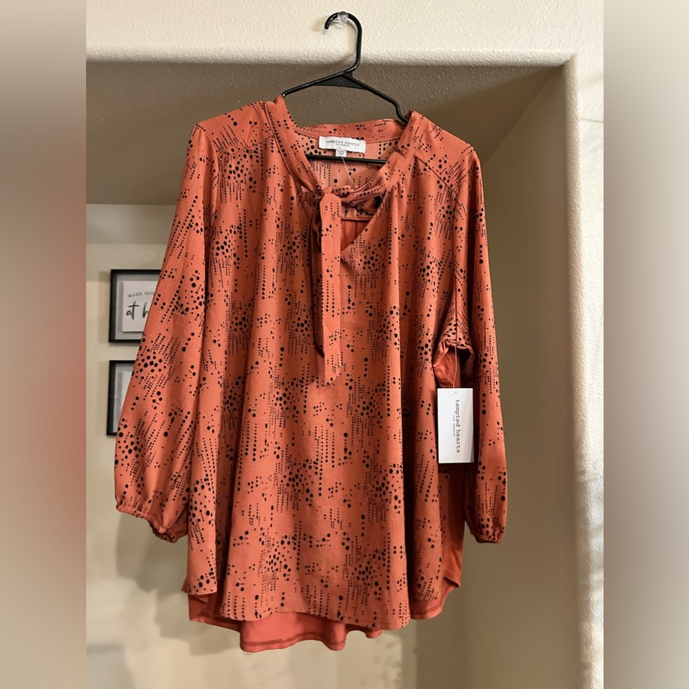 Terracotta shirt with black dots